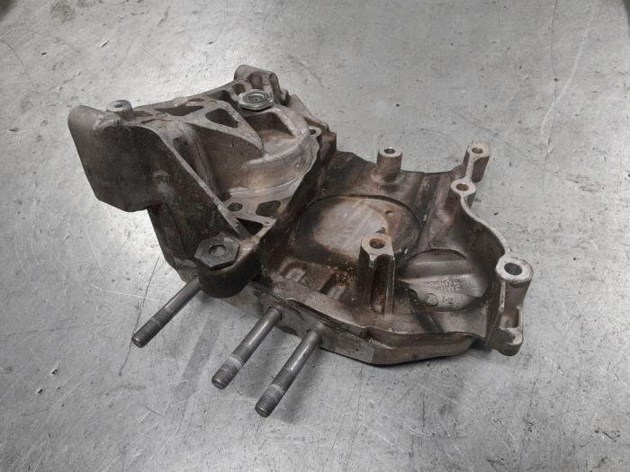 Engine mount from a Alfa Romeo Giulietta (940) 1.75 TBI 16V QV 2017