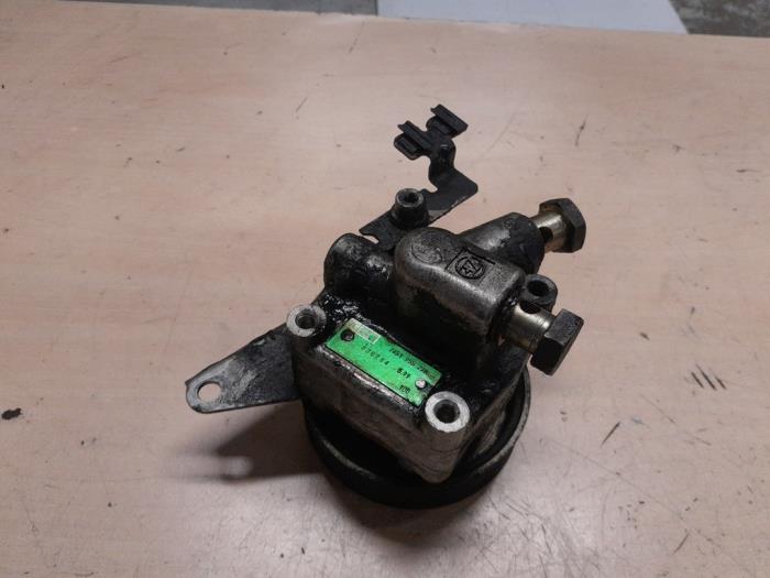Usagé Pompe de direction Alfa Romeo 166 3.0 V6 24V Prix € 60,00 Règlement à la marge proposé par A.T.S. van de Wiel