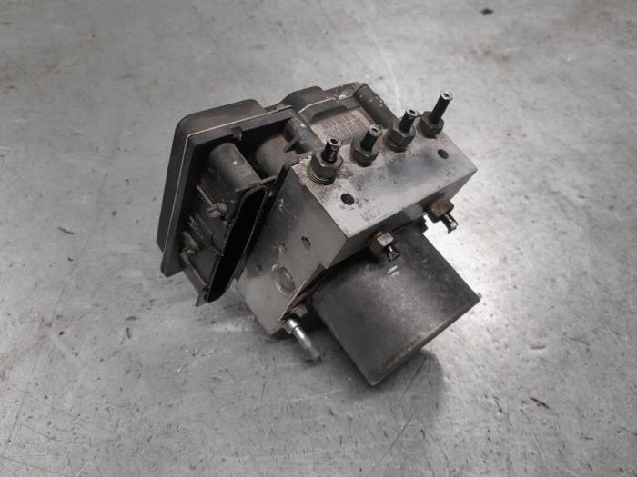 Usagé Pompe ABS Alfa Romeo 147 (937) 1.6 HP Twin Spark 16V Prix € 55,00 Règlement à la marge proposé par A.T.S. van de Wiel