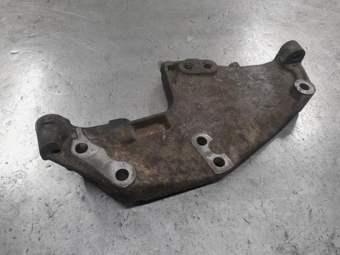 Used Engine mount Renault Trafic New (FL) 2.0 dCi 16V 90 Price € 30,00 Margin scheme offered by A.T.S. van de Wiel