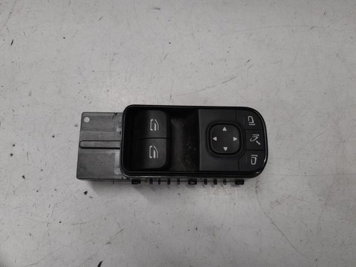 Usados Interruptor combinado de ventanillas Mercedes Sprinter 5t (907.6) 514 CDI 2.1 D RWD Precio € 90,00 Norma de margen ofrecido por A.T.S. van de Wiel