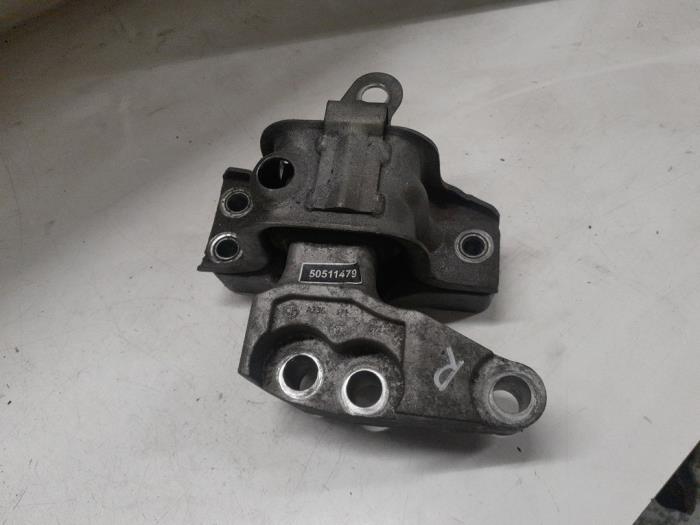 Usagé Support moteur Alfa Romeo 159 Sportwagon (939BX) 2.0 JTDm 170 16V Prix € 190,00 Règlement à la marge proposé par A.T.S. van de Wiel