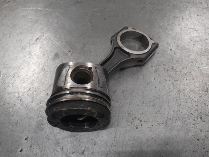 Usagé Piston Mercedes Vito (447.6) 2.2 114 CDI 16V Prix € 90,00 Règlement à la marge proposé par A.T.S. van de Wiel