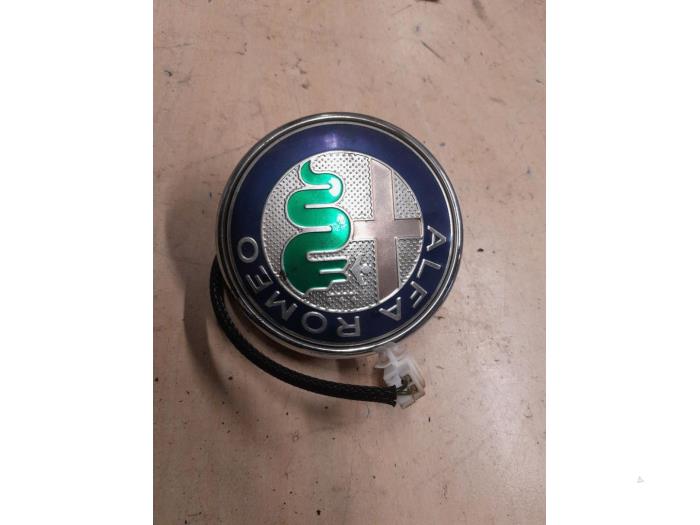 Używane Emblemat Alfa Romeo MiTo (955) 1.4 Turbo Multi Air 16V Cena € 30,00 Procedura marży oferowane przez A.T.S. van de Wiel