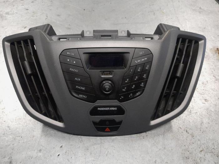 Używane Radio Ford Transit 2.0 TDCi 16V Eco Blue 130 Cena € 120,00 Procedura marży oferowane przez A.T.S. van de Wiel