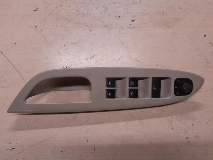 Usados Interruptor combinado de ventanillas Volkswagen Eos (1F7/F8) 2.0 TDI DPF Precio € 45,00 Norma de margen ofrecido por A.T.S. van de Wiel