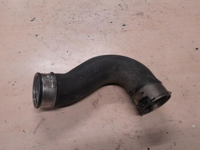 Gebrauchte Intercooler Schlauch Mercedes Vito (639.6) 3.0 122 CDI V6 24V Preis € 40,00 Margenregelung angeboten von A.T.S. van de Wiel
