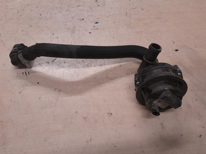Begagnade Extra vattenpump Alfa Romeo Stelvio (949) 2.0 T 16V Q4 Pris € 120,00 Marginaltabell erbjuds av A.T.S. van de Wiel