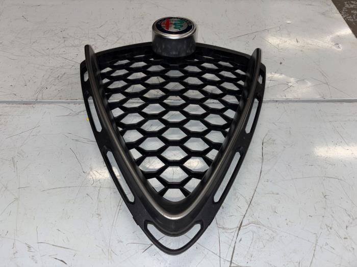 Używane Grill Alfa Romeo Stelvio (949) 2.0 T 16V Q4 Cena € 190,00 Procedura marży oferowane przez A.T.S. van de Wiel