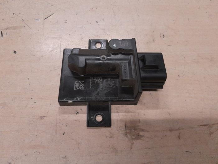 Usagé Module pompe carburant Alfa Romeo Stelvio (949) 2.0 T 16V Q4 Prix € 165,00 Règlement à la marge proposé par A.T.S. van de Wiel