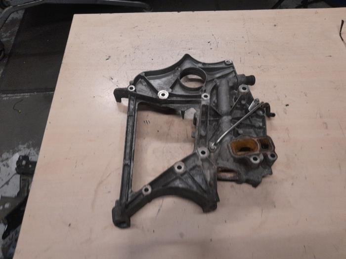 Usagé Support dynamo haut Mercedes Vito (639.6) 2.2 116 CDI 16V Euro 5 Prix € 50,00 Règlement à la marge proposé par A.T.S. van de Wiel