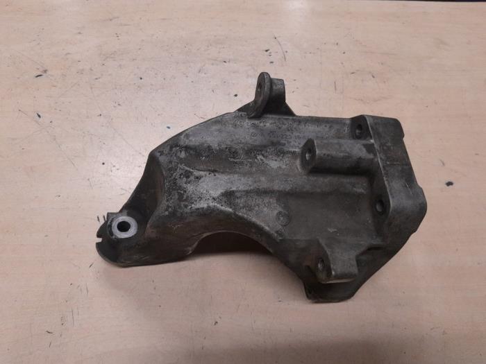 Used Engine mount Mercedes Vito (639.6) 2.2 116 CDI 16V Euro 5 Price € 30,00 Margin scheme offered by A.T.S. van de Wiel