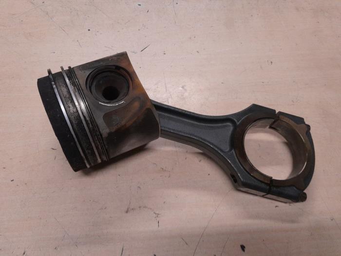 Usagé Piston Mercedes Vito (639.6) 2.2 116 CDI 16V Euro 5 Prix € 55,00 Règlement à la marge proposé par A.T.S. van de Wiel