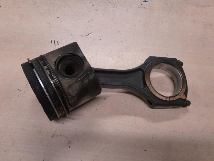 Usagé Piston Mercedes Vito (639.6) 2.2 116 CDI 16V Euro 5 Prix € 55,00 Règlement à la marge proposé par A.T.S. van de Wiel