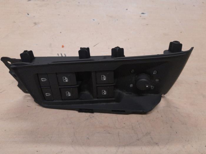 Usados Interruptor combinado de ventanillas Audi Q3 (F3B) 1.4 45 TFSI e 16V Precio € 75,00 Norma de margen ofrecido por A.T.S. van de Wiel