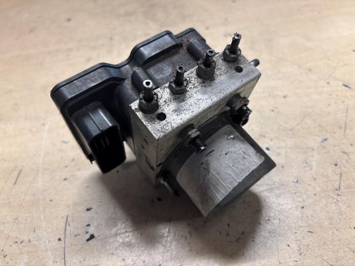Gebrauchte ABS Pumpe Opel Movano 2.3 CDTi 16V FWD Preis € 290,00 Margenregelung angeboten von A.T.S. van de Wiel
