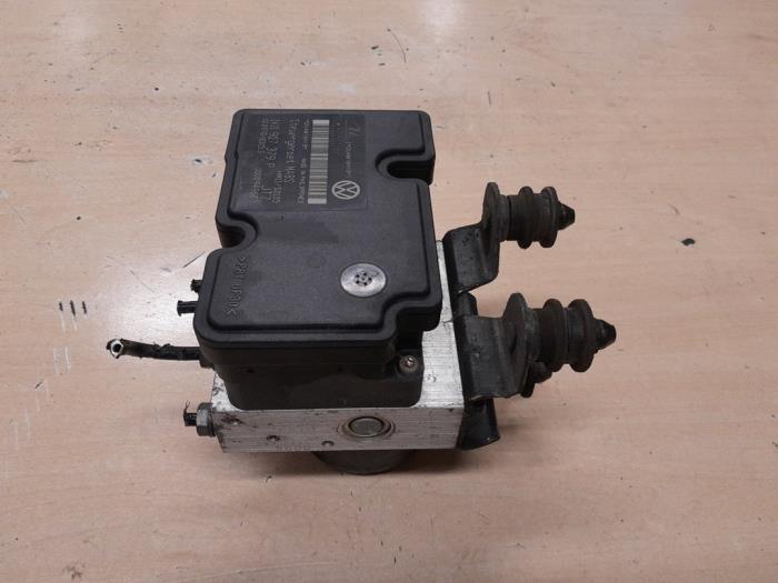 Begagnade ABS-pump Volkswagen Golf V (1K1) 2.0 SDI Pris € 90,00 Marginaltabell erbjuds av A.T.S. van de Wiel