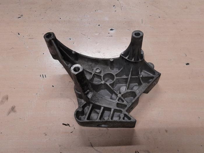 Used Engine mount Volkswagen Golf V (1K1) 2.0 SDI Price € 25,00 Margin scheme offered by A.T.S. van de Wiel