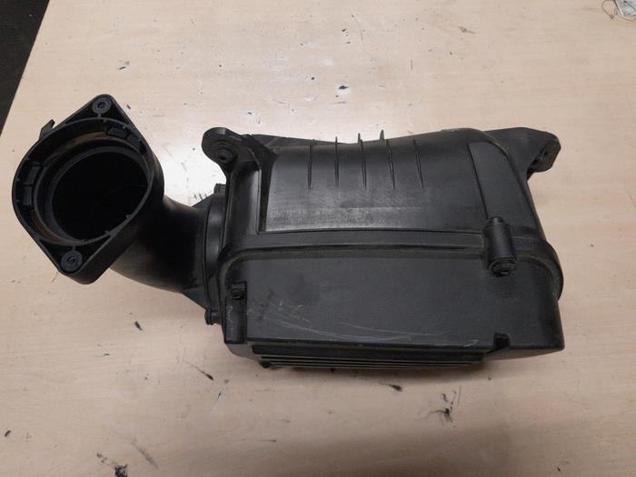 Begagnade Luftfilterhus Volkswagen Golf V (1K1) 2.0 SDI Pris € 40,00 Marginaltabell erbjuds av A.T.S. van de Wiel