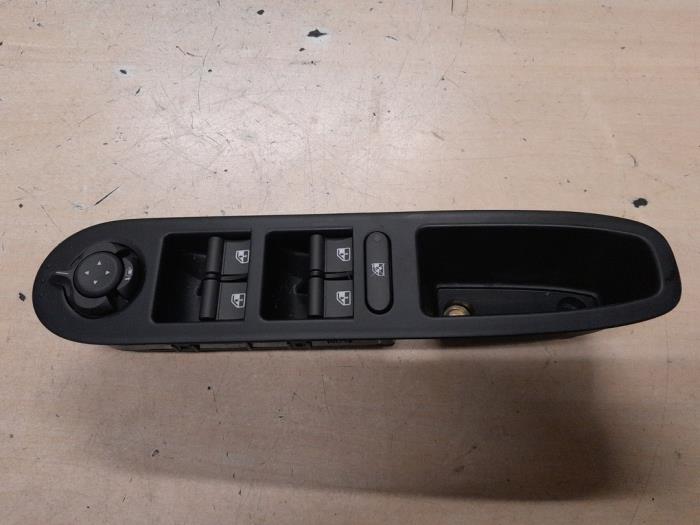 Usados Interruptor combinado de ventanillas Alfa Romeo 159 Sportwagon (939BX) 1.8 TBi 16V Precio € 90,00 Norma de margen ofrecido por A.T.S. van de Wiel