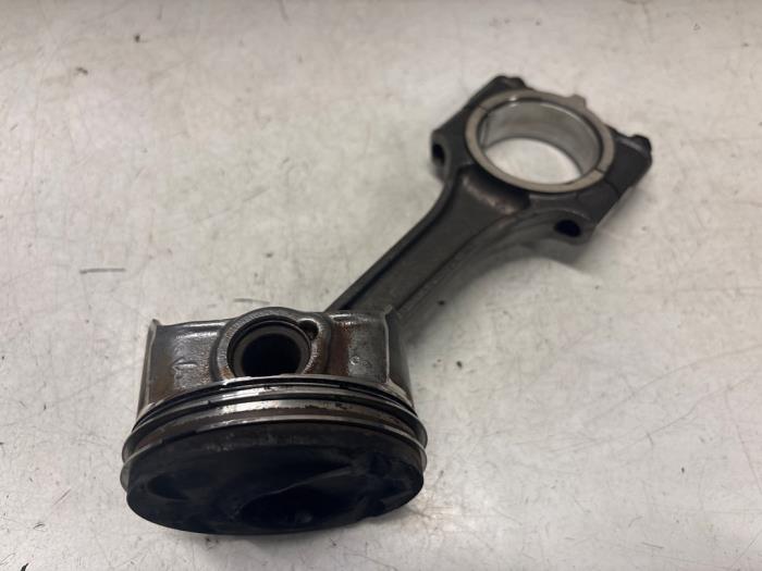 Usados Pistón Alfa Romeo 159 Sportwagon (939BX) 1.8 TBi 16V Precio € 85,00 Norma de margen ofrecido por A.T.S. van de Wiel