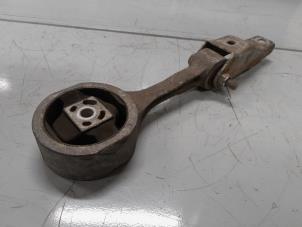 Engine mount from a Seat Ibiza III (6L1) 1.2 12V 2004