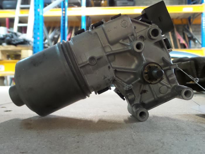 Front wiper motor from a Seat Ibiza IV SC (6J1) 1.2 12V 2010