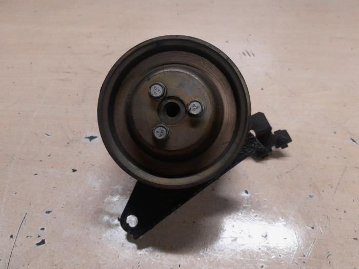 Pompe de direction d'un Alfa Romeo 166 3.0 V6 24V 1999