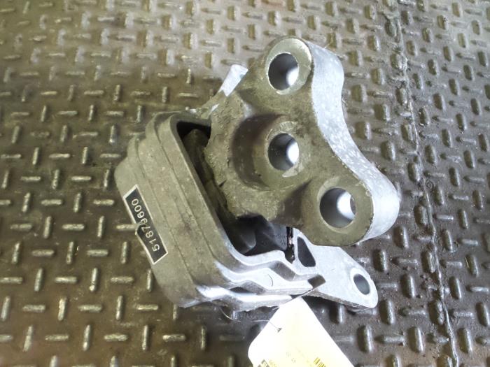 Used Engine mount Alfa Romeo Giulietta (940) 2.0 JTDm 16V 140 Price € 35,00 Margin scheme offered by A.T.S. van de Wiel