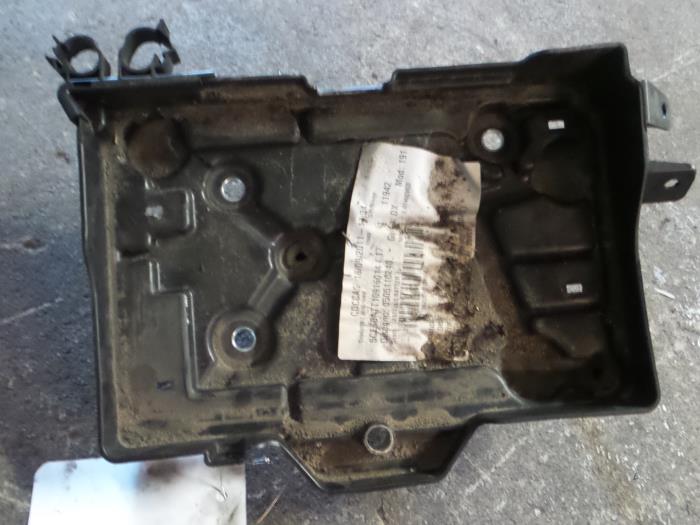 Begagnade Batterilåda Alfa Romeo Giulietta (940) 2.0 JTDm 16V 140 Pris € 30,00 Marginaltabell erbjuds av A.T.S. van de Wiel