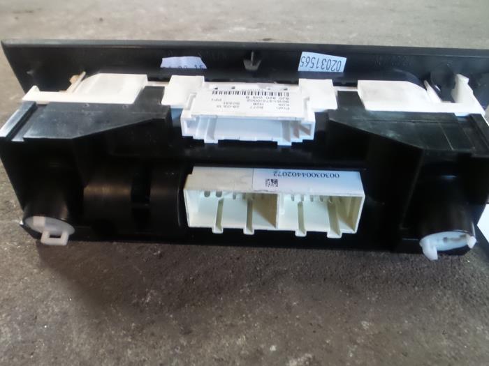 Panel de control de calefacción de un Seat Ibiza IV SC (6J1) 1.4 TSI 16V FR 2015