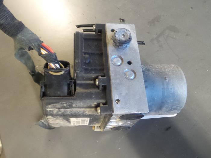 Gebrauchte ABS Pumpe Alfa Romeo 147 Preis € 140,00 Margenregelung angeboten von A.T.S. van de Wiel