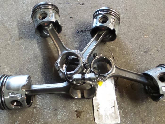 Usagé Piston Alfa Romeo Mito Prix € 200,00 Règlement à la marge proposé par A.T.S. van de Wiel