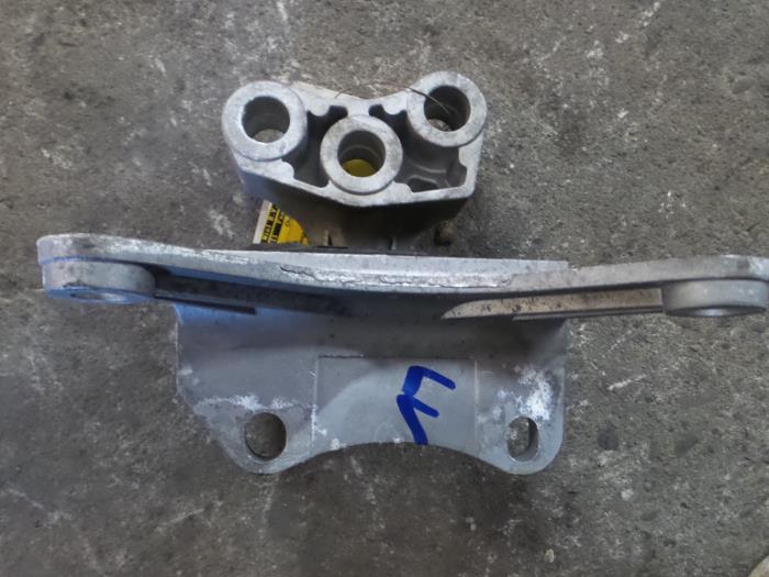 Used Engine mount Alfa Romeo Giulietta (940) 1.6 JTDm 16V Price € 35,00 Margin scheme offered by A.T.S. van de Wiel