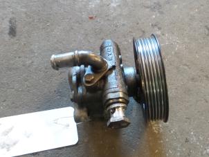 Used Power steering pump Volkswagen Caddy III (2KA,2KH,2CA,2CH) 1.9 TDI Price € 70,00 Margin scheme offered by A.T.S. van de Wiel
