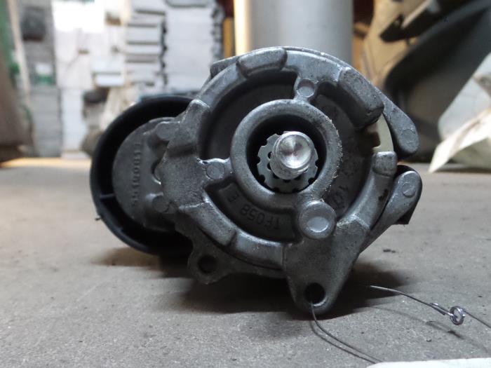 Usados Rodillo tensor correa múltiple Alfa Romeo 159 Precio € 45,00 Norma de margen ofrecido por A.T.S. van de Wiel