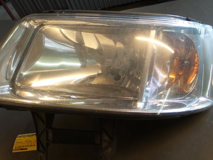 Headlight, left from a Volkswagen Transporter 2006