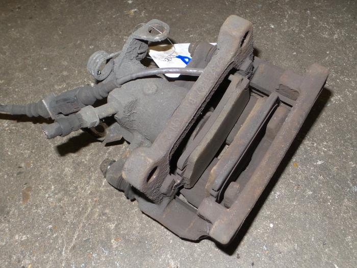 Gebrauchte Bremszange rechts hinten Volkswagen Transporter Preis € 65,00 Margenregelung angeboten von A.T.S. van de Wiel