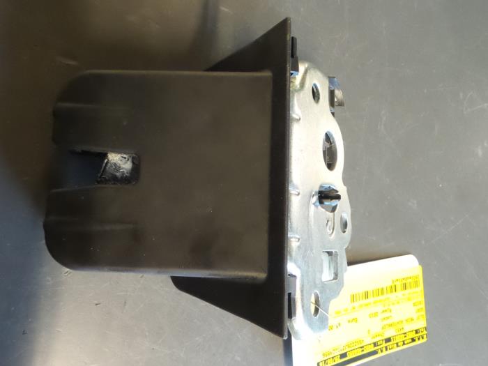 Tailgate lock mechanism from a Seat Ibiza ST (6J8) 1.4 TSI 16V FR 2013