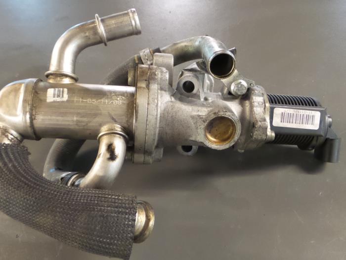 EGR valve from a Fiat Doblo Cargo (223) 1.3 D 16V Multijet DPF 2008