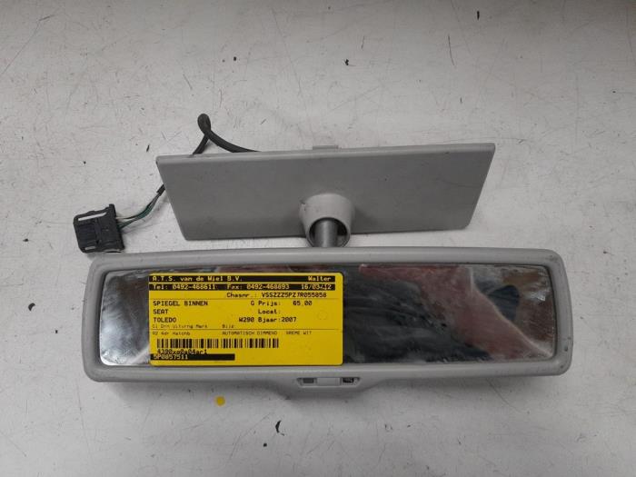 Używane Lusterko wewnetrzne Seat Toledo (5P2) 1.6 Cena € 30,00 Procedura marży oferowane przez A.T.S. van de Wiel
