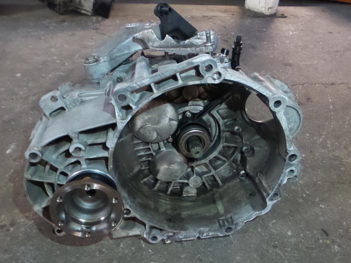Gearbox from a Seat Leon (1P1) 2.0 TDI 16V 2008