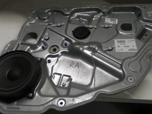 Używane Mechanizm szyby prawej tylnej wersja 4-drzwiowa Alfa Romeo 159 (939AX) 2.2 JTS 16V Cena € 65,00 Procedura marży oferowane przez A.T.S. van de Wiel