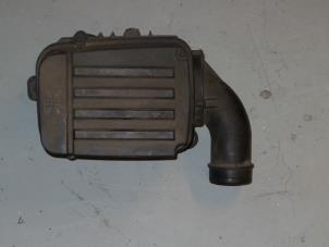 Używane Obudowa filtra powietrza Volkswagen Caddy III (2KA,2KH,2CA,2CH) 2.0 SDI Cena € 55,00 Procedura marży oferowane przez A.T.S. van de Wiel