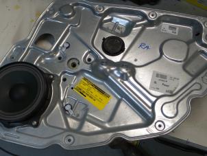 Używane Mechanizm szyby prawej tylnej wersja 4-drzwiowa Alfa Romeo 159 Sportwagon (939BX) 2.4 JTDm 20V Cena € 65,00 Procedura marży oferowane przez A.T.S. van de Wiel