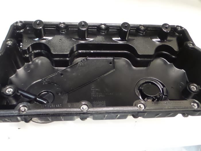 Rocker cover from a Seat Leon (1P1) 1.9 TDI 105 2008