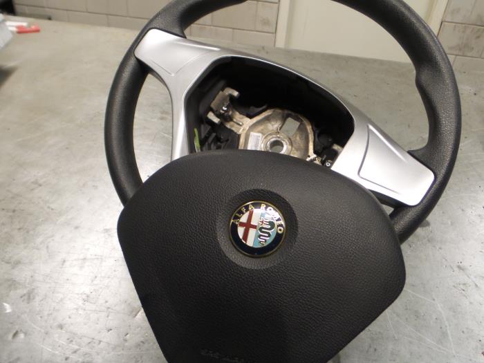 Airbag links (Lenkrad) van een Alfa Romeo Giulietta (940) 1.6 JTDm 16V 2012