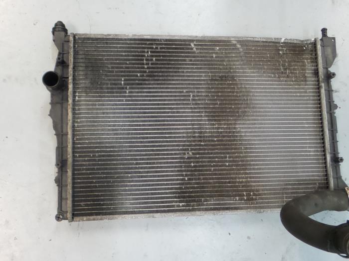 Usagé Radiateur Alfa Romeo GT (937) 1.9 JTD 16V Multijet Prix € 65,00 Règlement à la marge proposé par A.T.S. van de Wiel