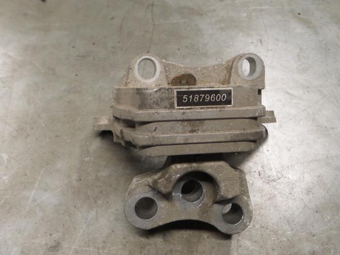 Used Engine mount Alfa Romeo Giulietta (940) 2.0 JTDm 16V 140 Price € 35,00 Margin scheme offered by A.T.S. van de Wiel