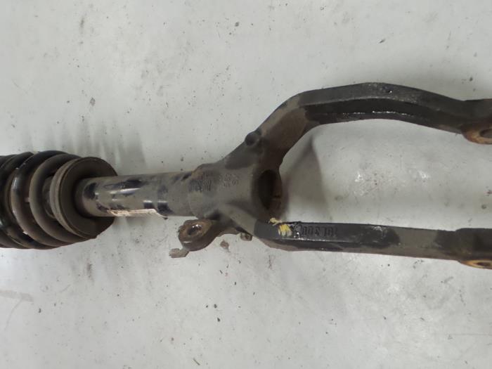 Front shock absorber rod, left from a Alfa Romeo 159 Sportwagon (939BX) 2.0 JTDm 170 16V 2011